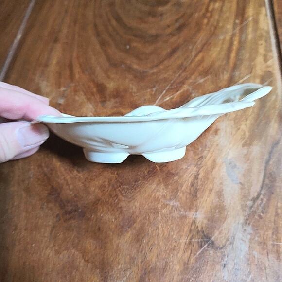 Belleek Irish Shamrock Maiden playing Harp porcelain bowl dish tray - Picture 4 of 7